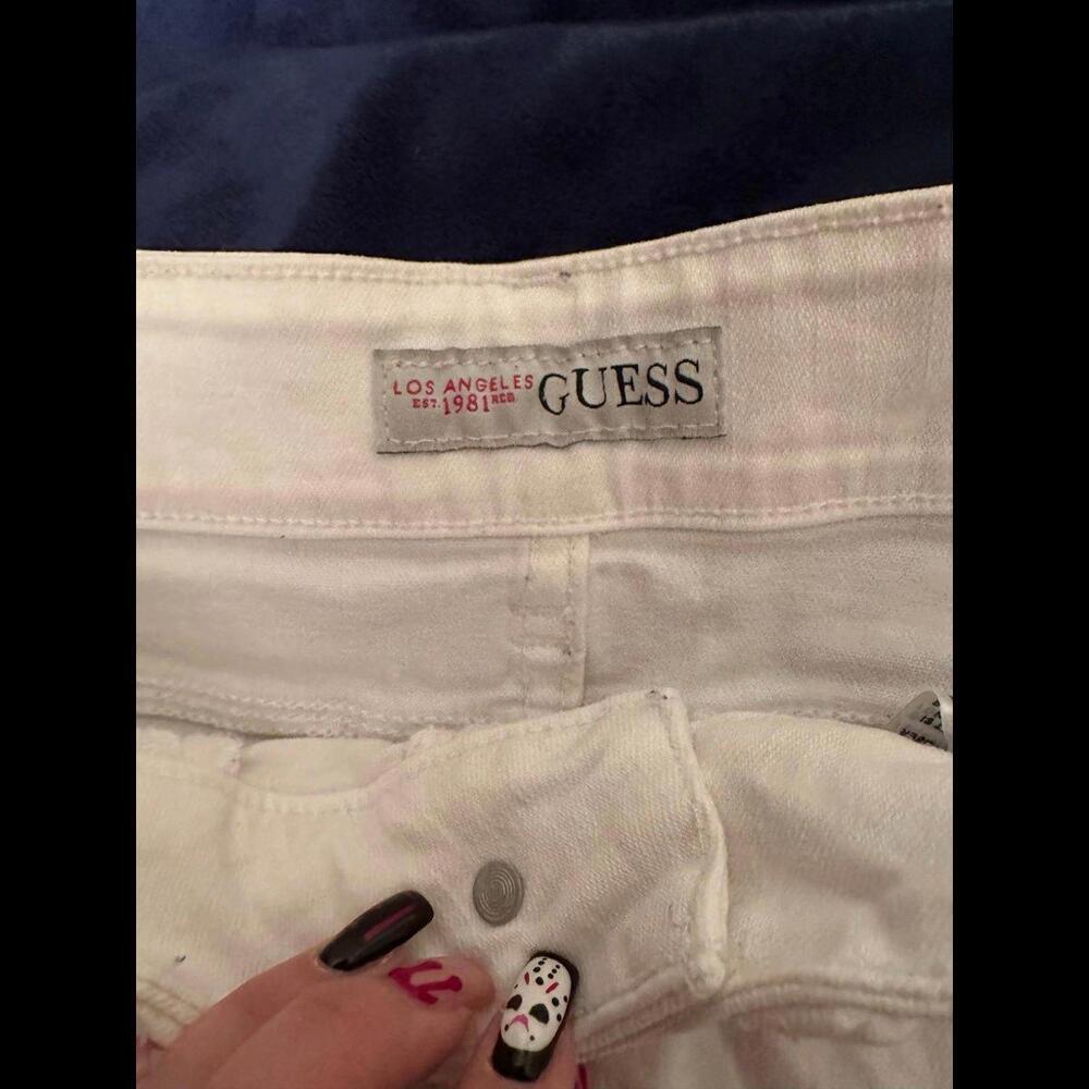 White Guess Short Shorts - Stylish and Summer-Ready - Picture 2 of 4